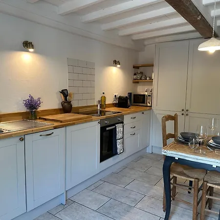Holiday home Charming Converted Granary *