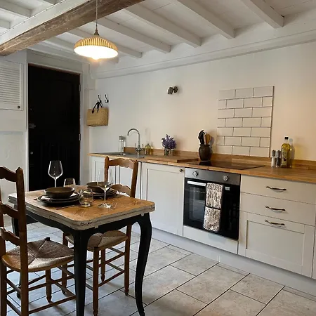 Holiday home Charming Converted Granary Capelle-les Hesdin